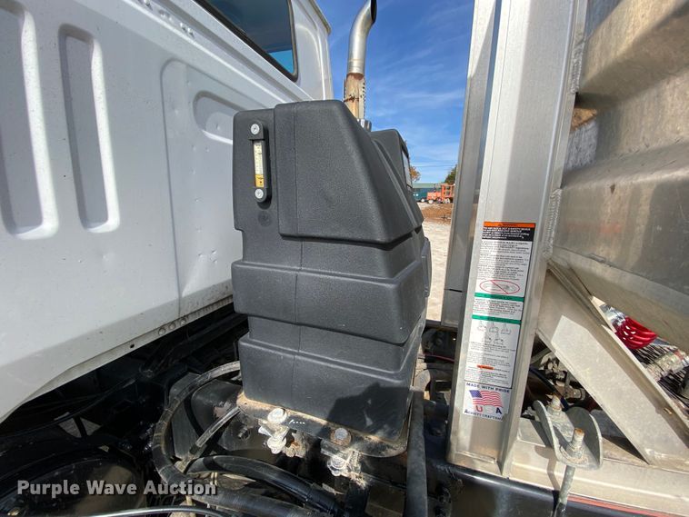 image for item HA9719 2000 Volvo WG  semi truck