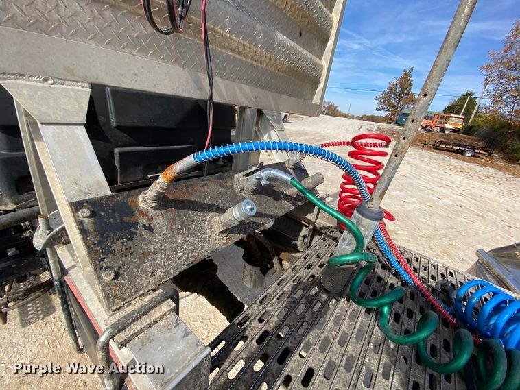 image for item HA9719 2000 Volvo WG  semi truck