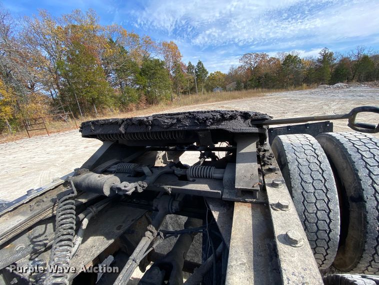 image for item HA9719 2000 Volvo WG  semi truck