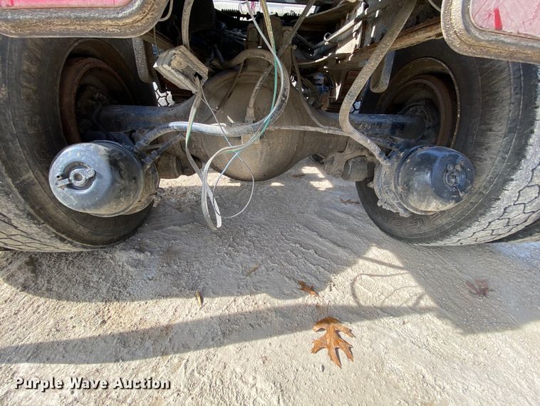 image for item HA9719 2000 Volvo WG  semi truck