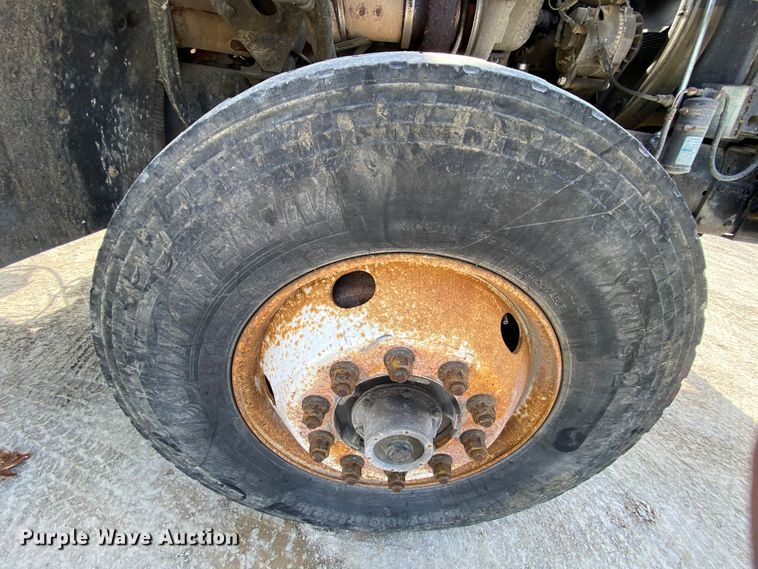 image for item HA9719 2000 Volvo WG  semi truck