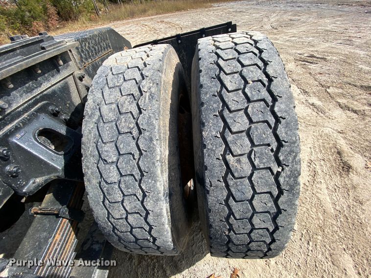 image for item HA9719 2000 Volvo WG  semi truck