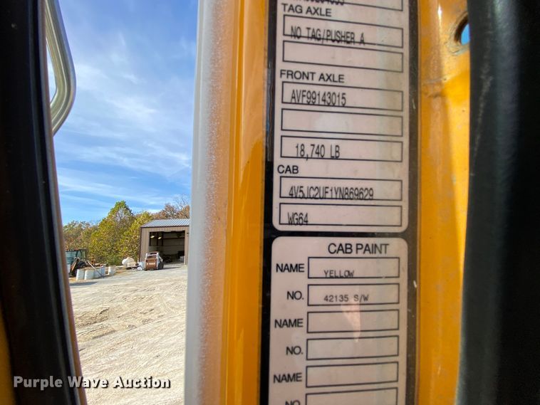 image for item HA9719 2000 Volvo WG  semi truck