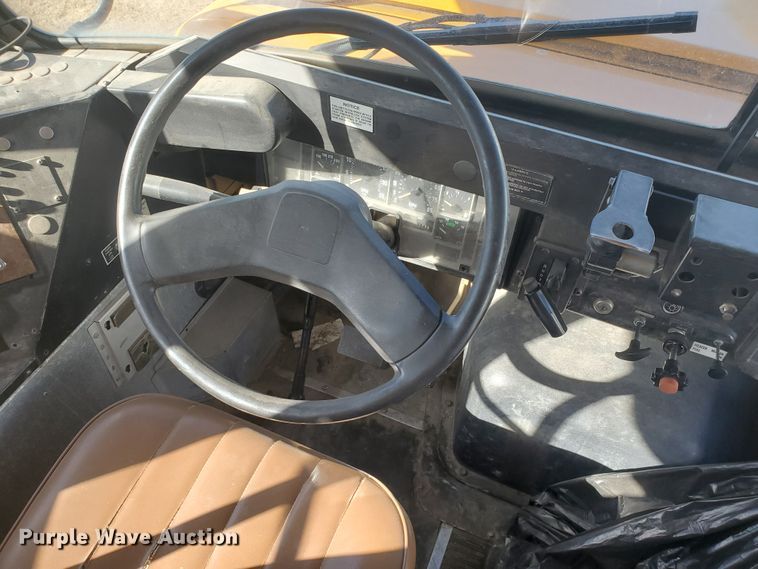 image for item HO9749 1996 International 3800 AmTran  school bus