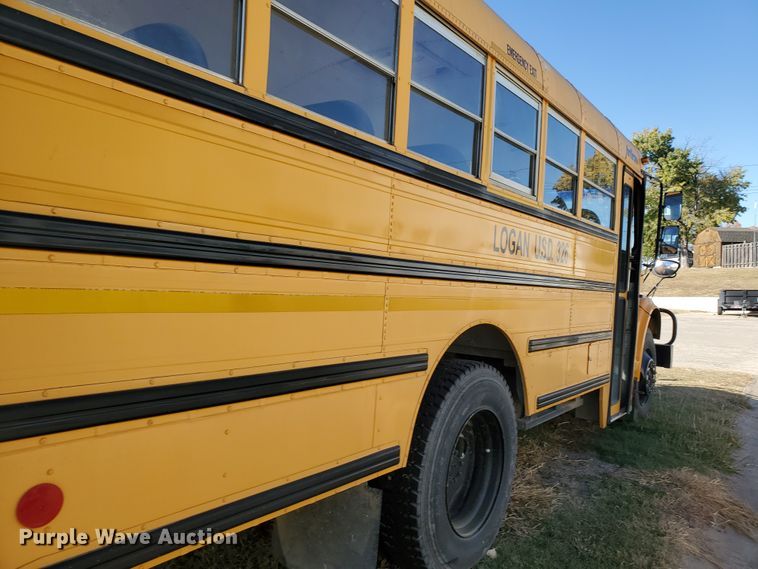 image for item HO9749 1996 International 3800 AmTran  school bus