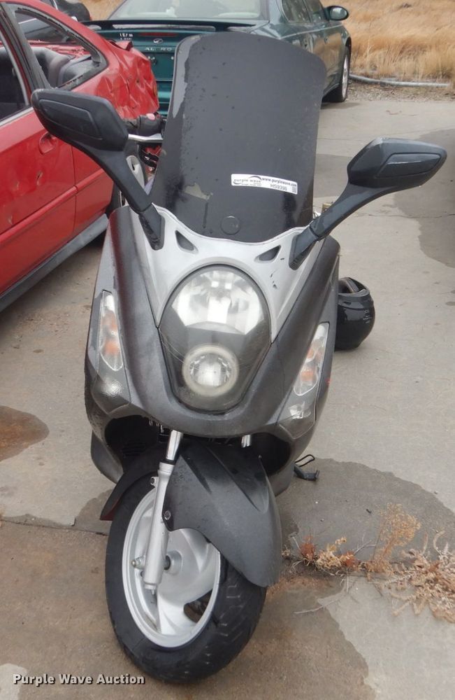 image for item HS9398 2009 Carter Brothers scooter