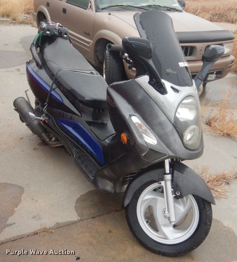 image for item HS9398 2009 Carter Brothers scooter