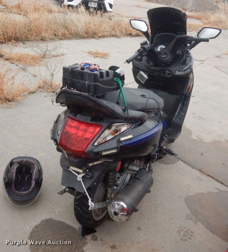 image for item HS9398 2009 Carter Brothers scooter