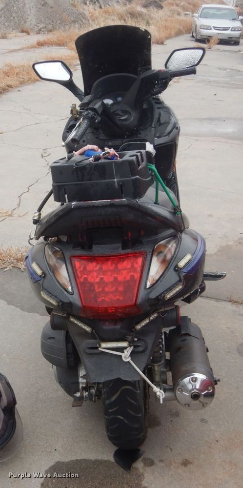 image for item HS9398 2009 Carter Brothers scooter