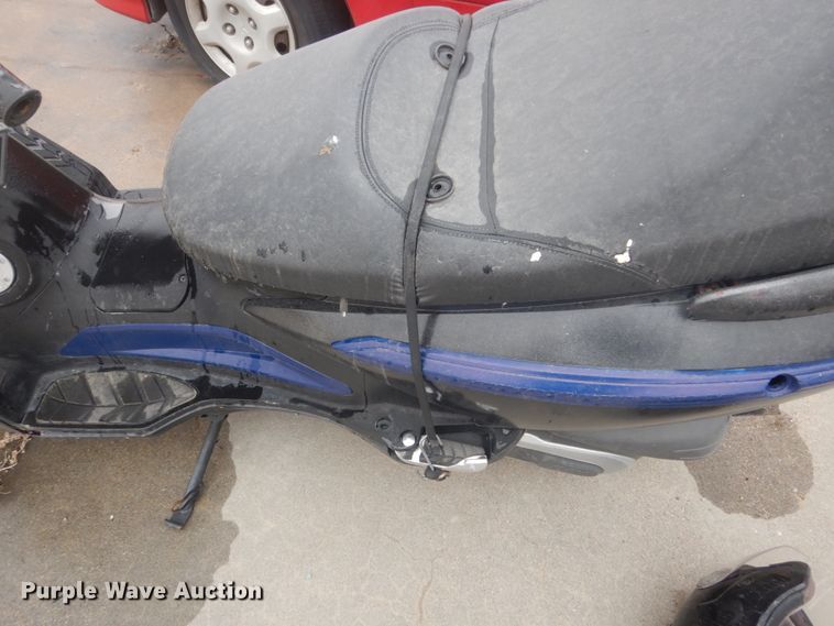 image for item HS9398 2009 Carter Brothers scooter