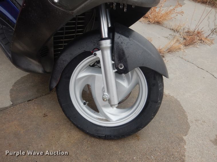 image for item HS9398 2009 Carter Brothers scooter