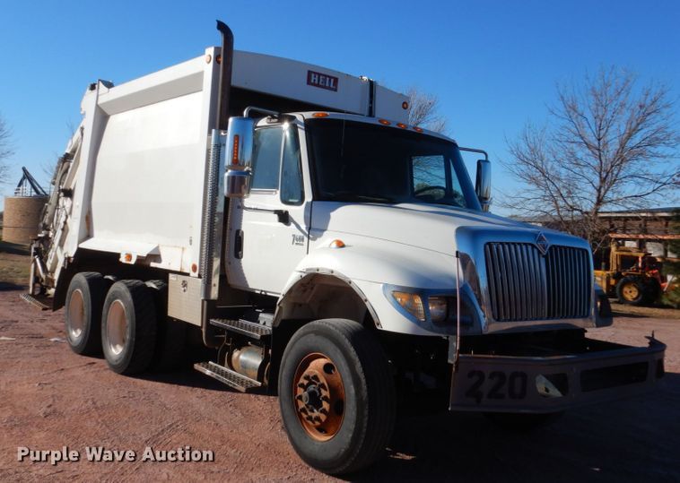 image for item HS9448 2005 International 7400  refuse truck