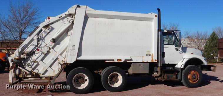 image for item HS9448 2005 International 7400  refuse truck