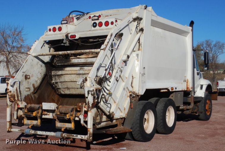 image for item HS9448 2005 International 7400  refuse truck