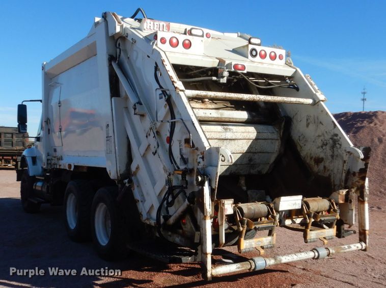 image for item HS9448 2005 International 7400  refuse truck