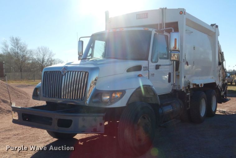 image for item HS9448 2005 International 7400  refuse truck