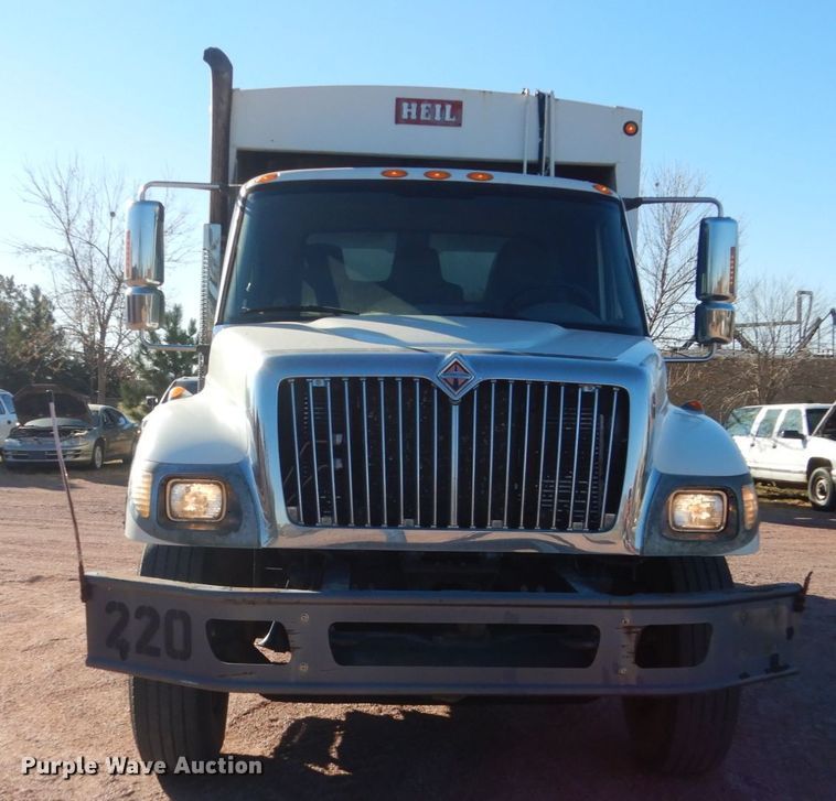 image for item HS9448 2005 International 7400  refuse truck