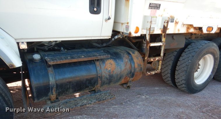 image for item HS9448 2005 International 7400  refuse truck