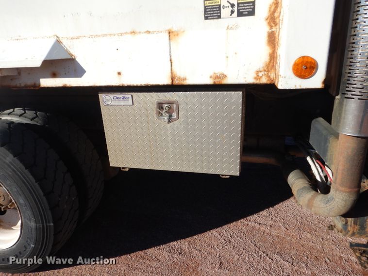 image for item HS9448 2005 International 7400  refuse truck