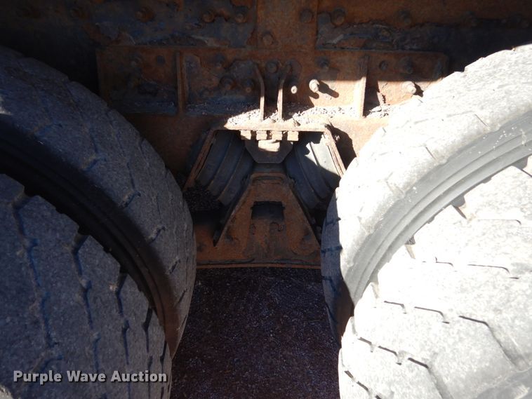 image for item HS9448 2005 International 7400  refuse truck