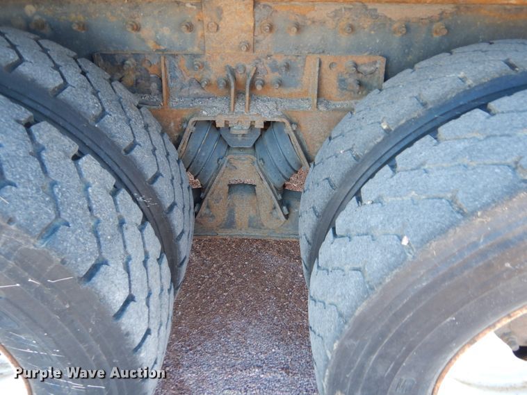 image for item HS9448 2005 International 7400  refuse truck