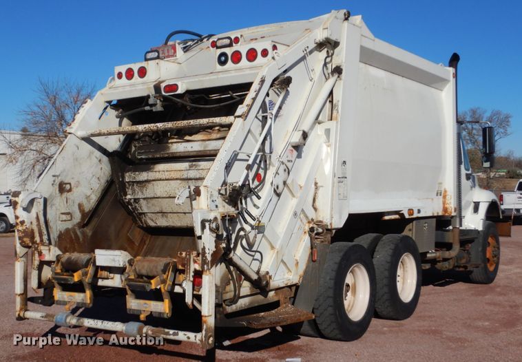 image for item HS9448 2005 International 7400  refuse truck