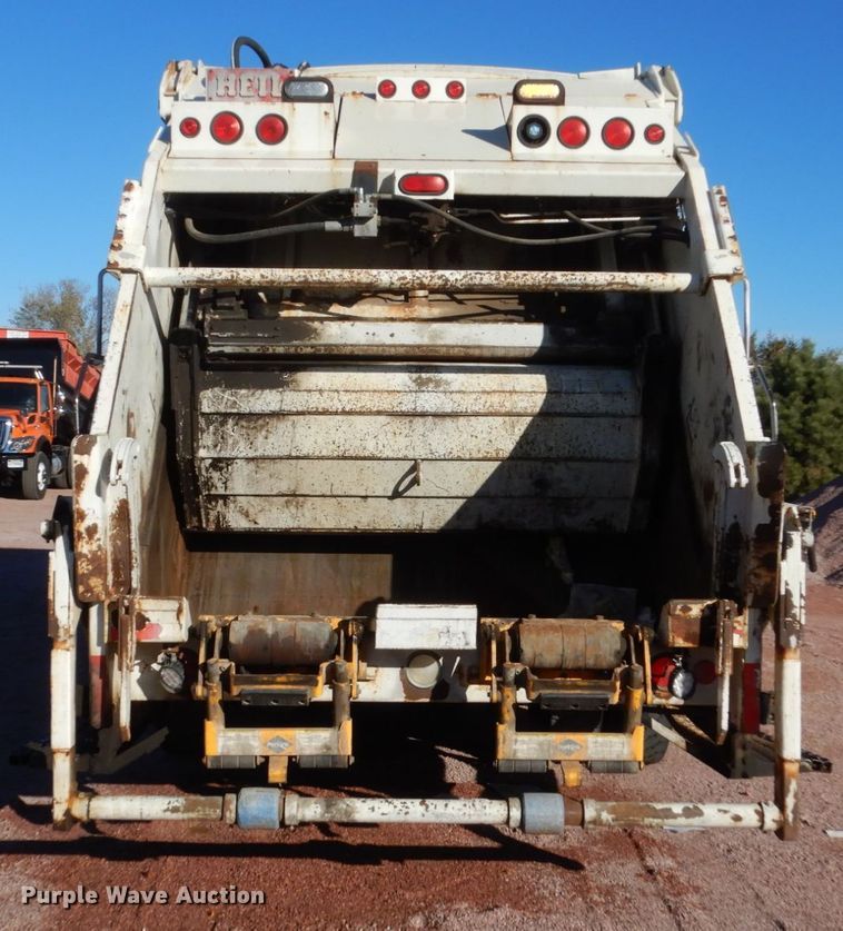 image for item HS9448 2005 International 7400  refuse truck