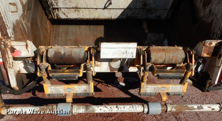 image for item HS9448 2005 International 7400  refuse truck