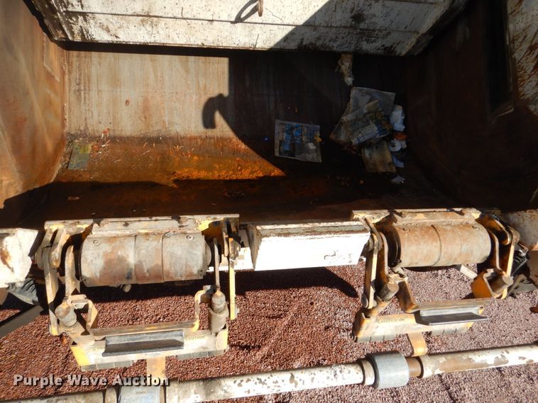 image for item HS9448 2005 International 7400  refuse truck