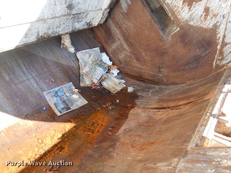 image for item HS9448 2005 International 7400  refuse truck