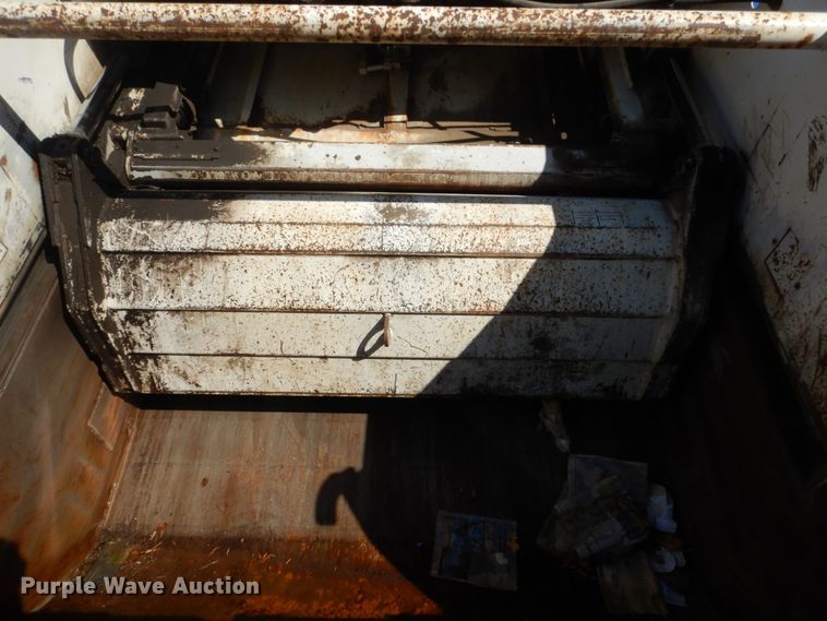 image for item HS9448 2005 International 7400  refuse truck