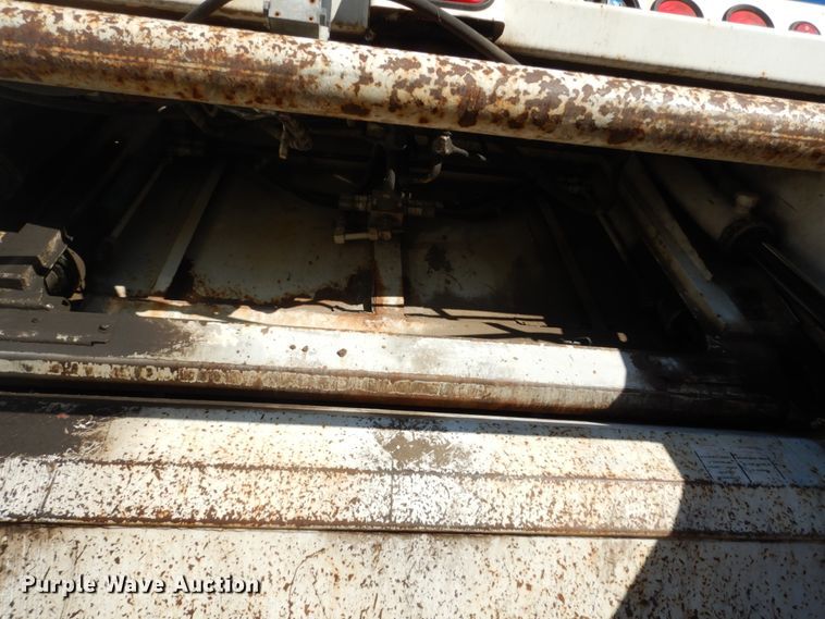 image for item HS9448 2005 International 7400  refuse truck