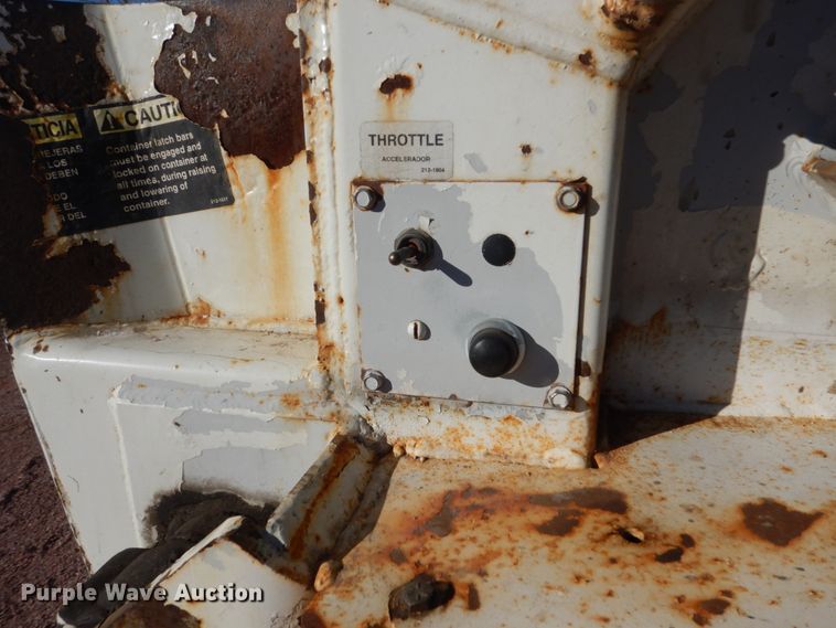 image for item HS9448 2005 International 7400  refuse truck