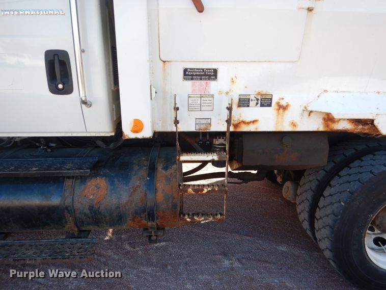 image for item HS9448 2005 International 7400  refuse truck