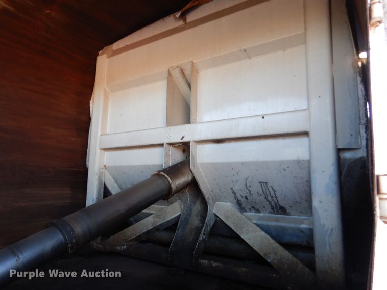 image for item HS9448 2005 International 7400  refuse truck