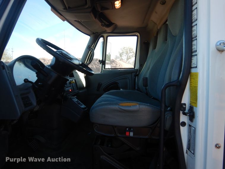 image for item HS9448 2005 International 7400  refuse truck