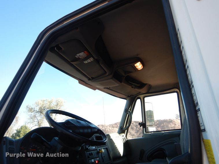 image for item HS9448 2005 International 7400  refuse truck