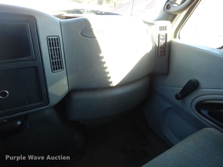 image for item HS9448 2005 International 7400  refuse truck