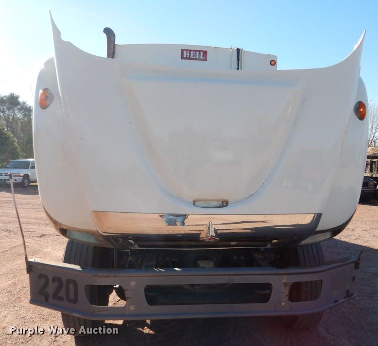 image for item HS9448 2005 International 7400  refuse truck