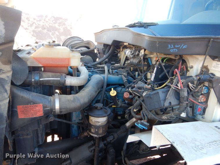 image for item HS9448 2005 International 7400  refuse truck