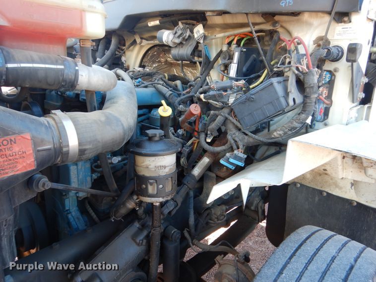 image for item HS9448 2005 International 7400  refuse truck