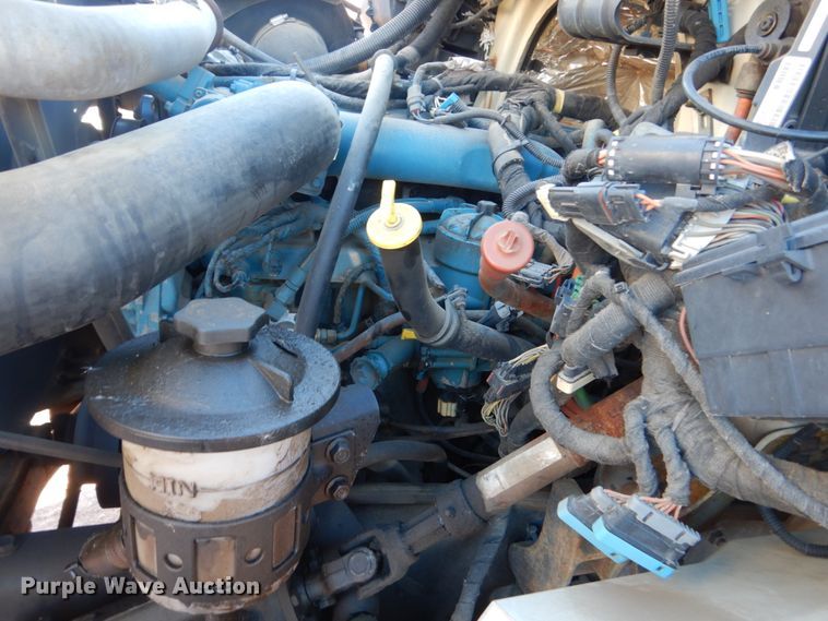 image for item HS9448 2005 International 7400  refuse truck