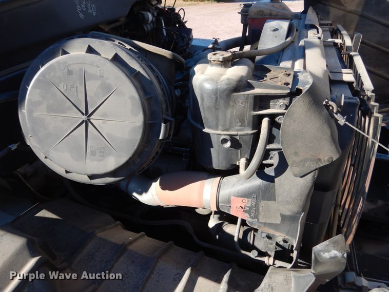 image for item HS9448 2005 International 7400  refuse truck