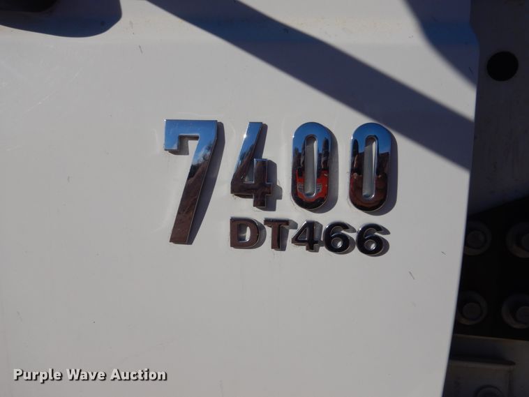 image for item HS9448 2005 International 7400  refuse truck