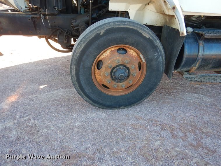 image for item HS9448 2005 International 7400  refuse truck