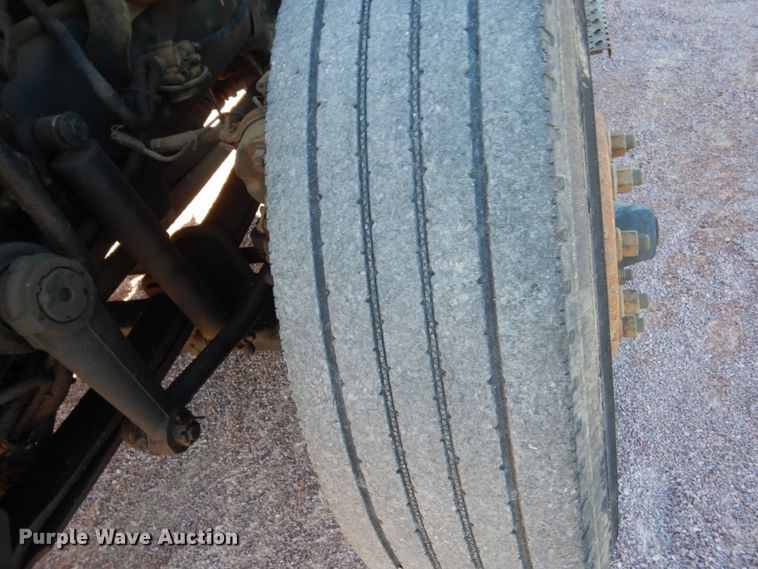 image for item HS9448 2005 International 7400  refuse truck