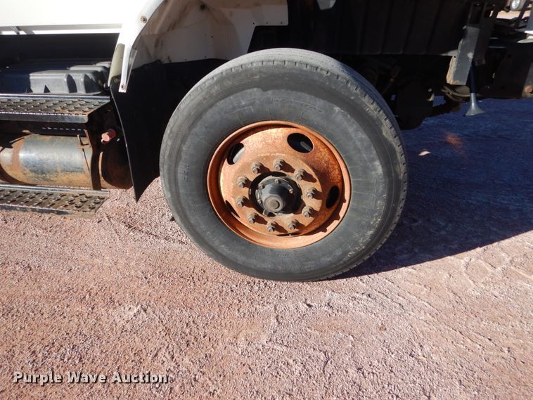 image for item HS9448 2005 International 7400  refuse truck