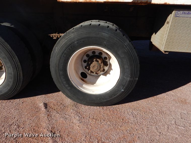 image for item HS9448 2005 International 7400  refuse truck