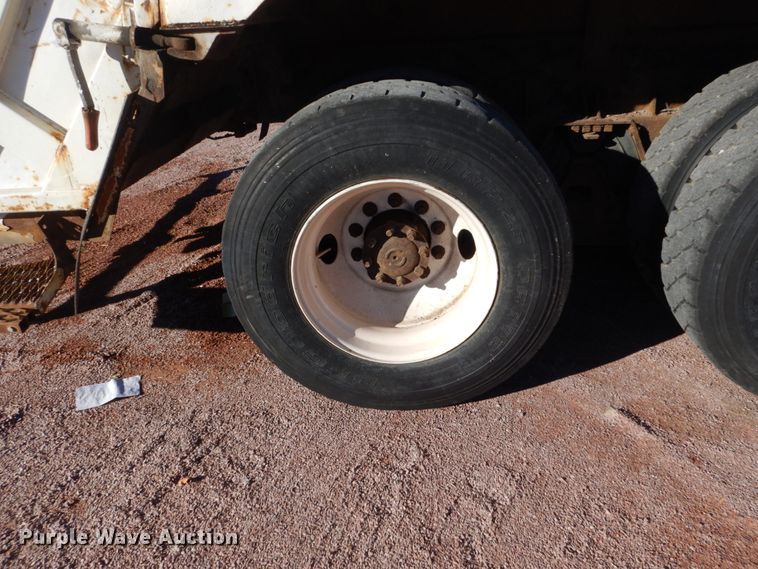 image for item HS9448 2005 International 7400  refuse truck