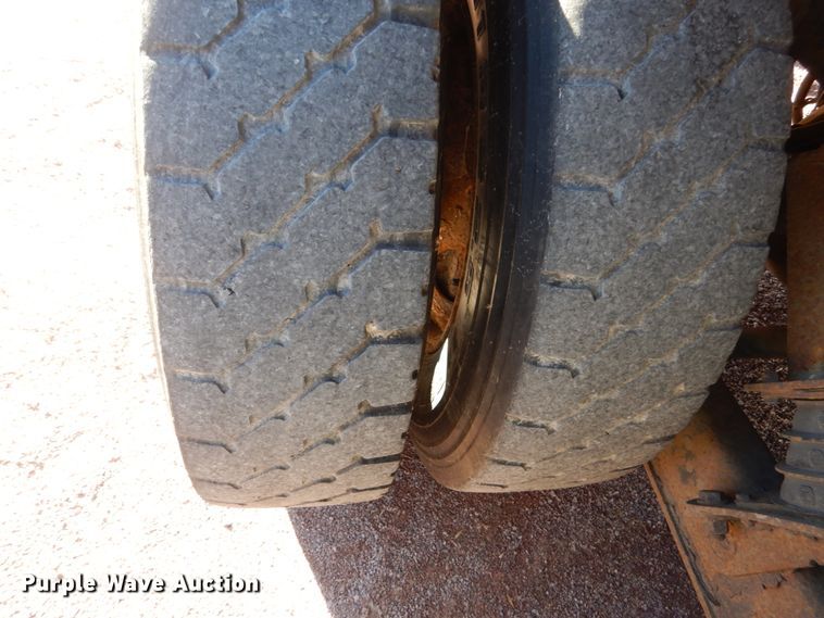 image for item HS9448 2005 International 7400  refuse truck